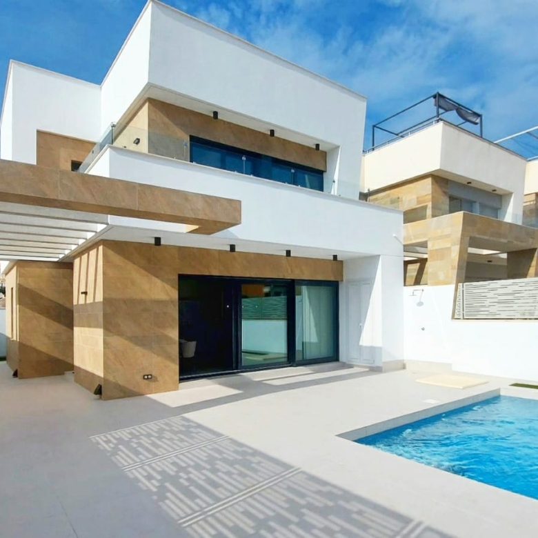 Luxurious Property in San Miguel de Salinas (Ref: DOSI-1480)