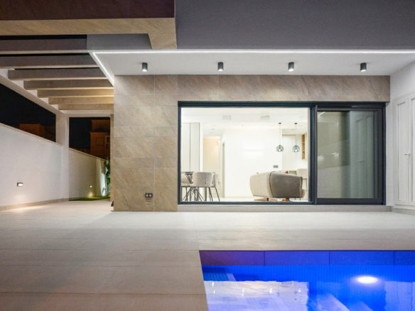 Luxurious Property in San Miguel de Salinas (Ref: DOSI-1480)