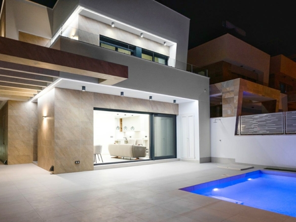 Luxurious Property in San Miguel de Salinas (Ref: DOSI-1480)