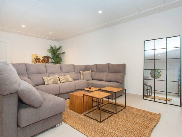 Modern Villa in El Fondó de les Neus (Ref: DOSI-1707)