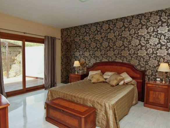 Luxurious Property in Benahavís (Ref: DOSI-1736)
