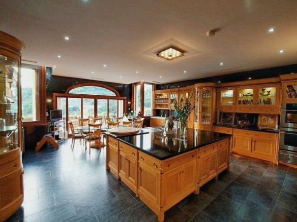 Luxurious Property in Benahavís (Ref: DOSI-1736)