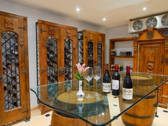 Luxurious Property in Benahavís (Ref: DOSI-1736)