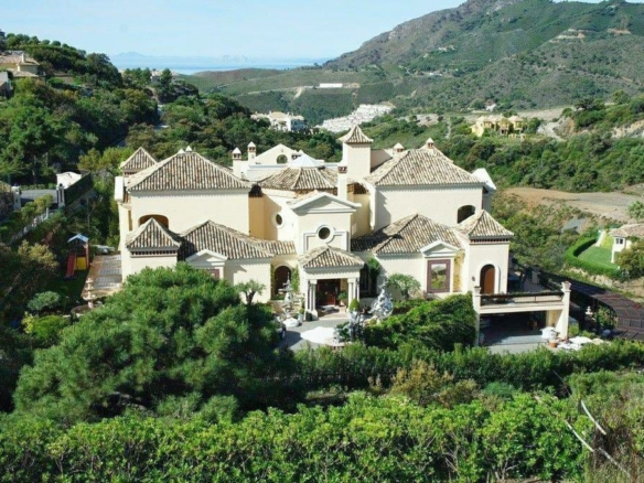 Luxurious Property in Benahavís (Ref: DOSI-1736)