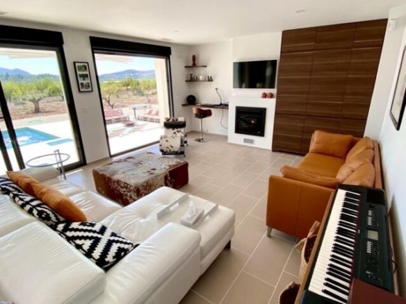villa in Hondon de las Nieves (Ref: CC0353N)