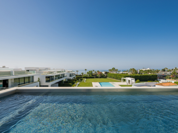 Key Ready in Marbella (Ref: DOSI-1632)