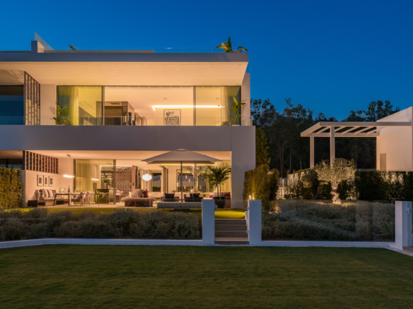 Key Ready in Marbella (Ref: DOSI-1632)