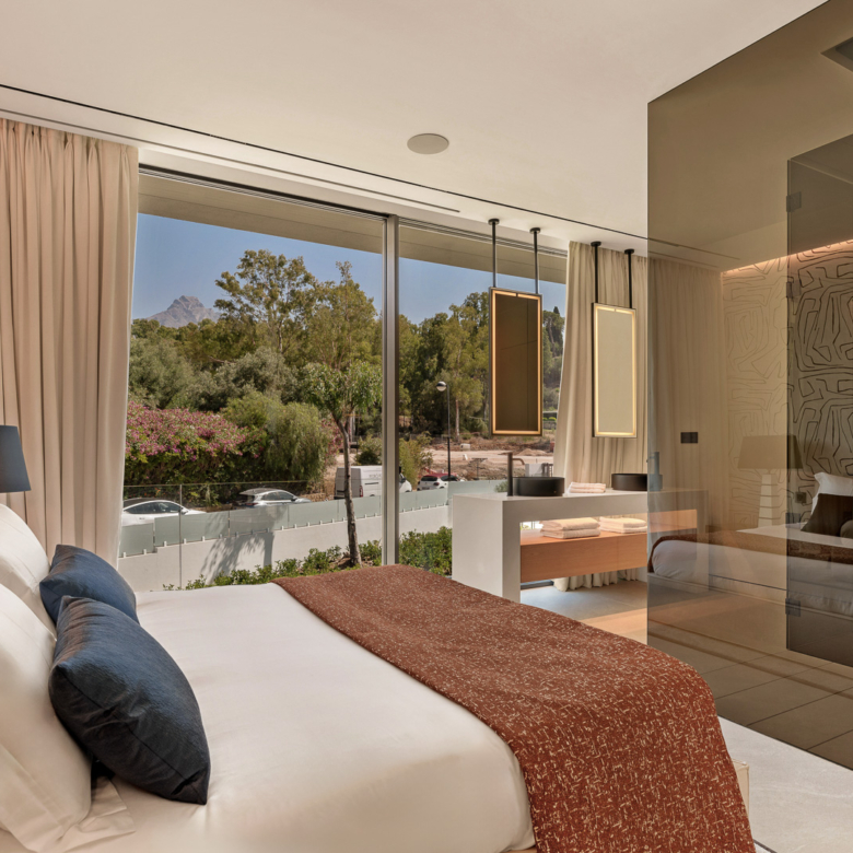 Key Ready in Marbella (Ref: DOSI-1632)