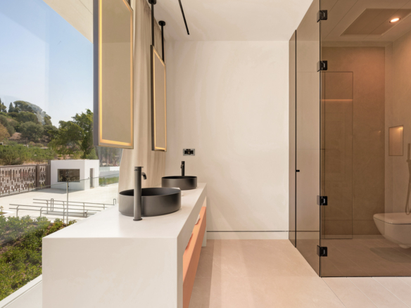 Key Ready in Marbella (Ref: DOSI-1632)