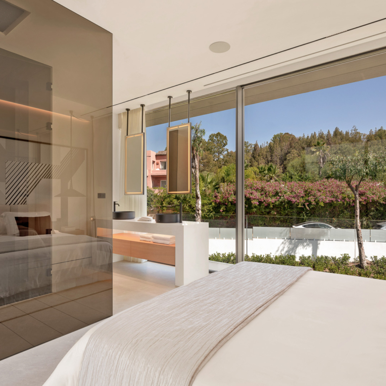 Key Ready in Marbella (Ref: DOSI-1632)