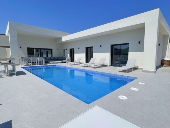 Detached House in La Romana (Ref: DOSI-3260)