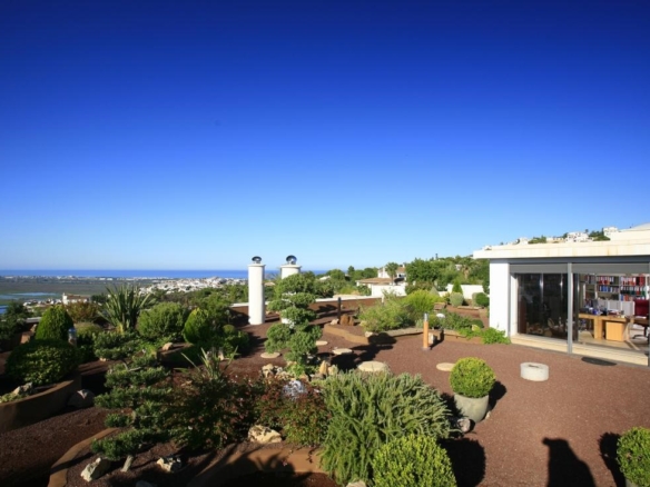 Luxurious Property in Monte Pego (Ref: DOSI-1147)