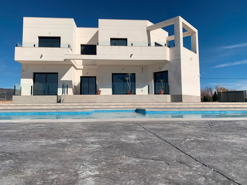 Villa in Pinoso (Ref: AM-PINUBE)
