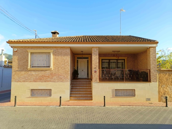 Townhouse in Hondón de los Frailes (Ref: AM-HFCNS)