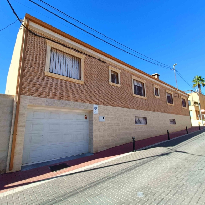 Townhouse in Hondón de los Frailes (Ref: AM-HFCNS)