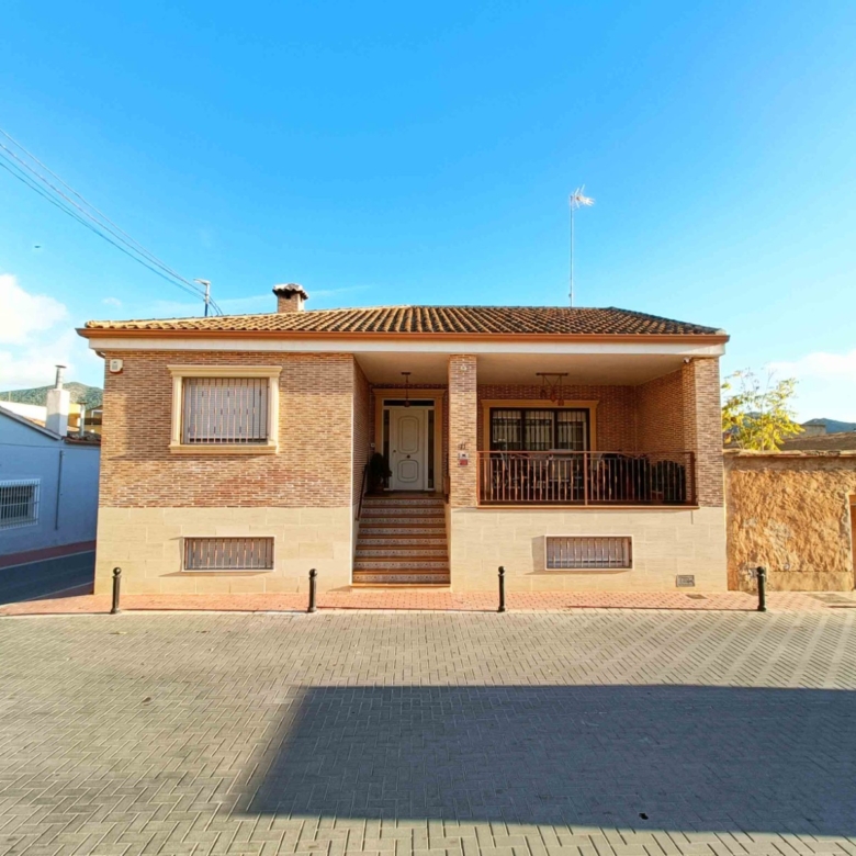 Townhouse in Hondón de los Frailes (Ref: AM-HFCNS)