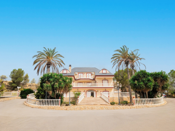 Country Estate in Jumilla (Ref: DOSI-2786)