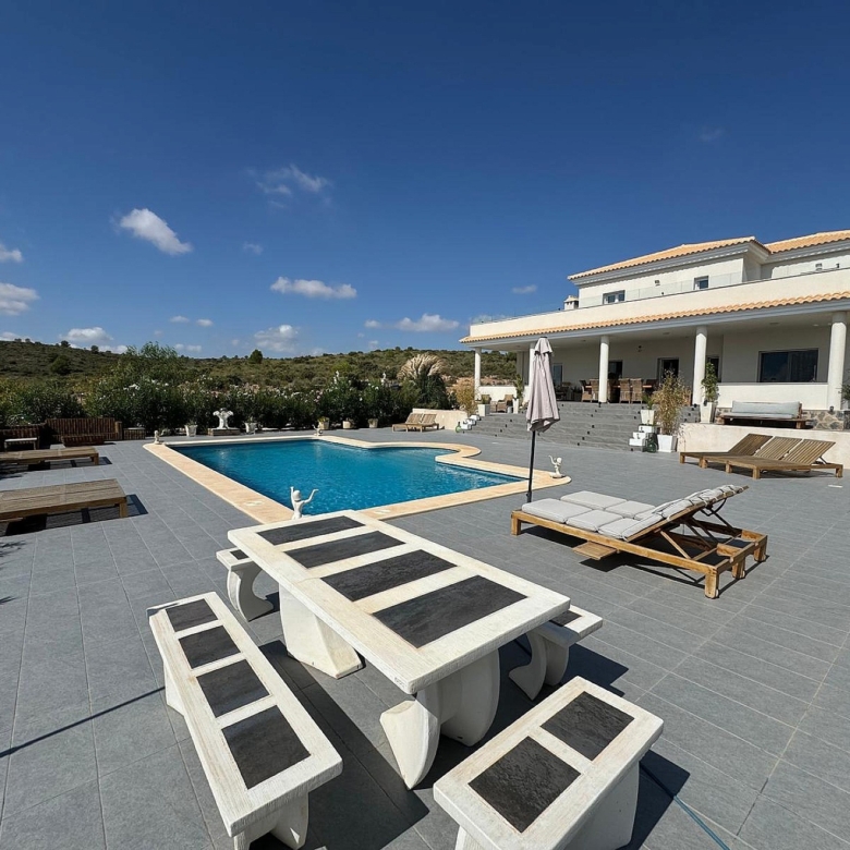 Luxurious Property in El Pinós (Ref: DOSI-3637)