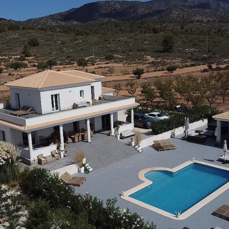 Luxurious Property in El Pinós (Ref: DOSI-3637)