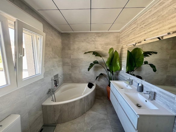 Luxurious Property in El Pinós (Ref: DOSI-3637)