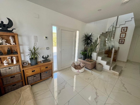 Luxurious Property in El Pinós (Ref: DOSI-3637)