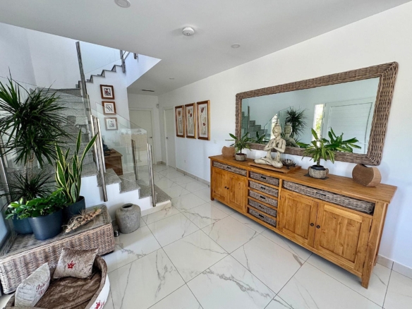Luxurious Property in El Pinós (Ref: DOSI-3637)