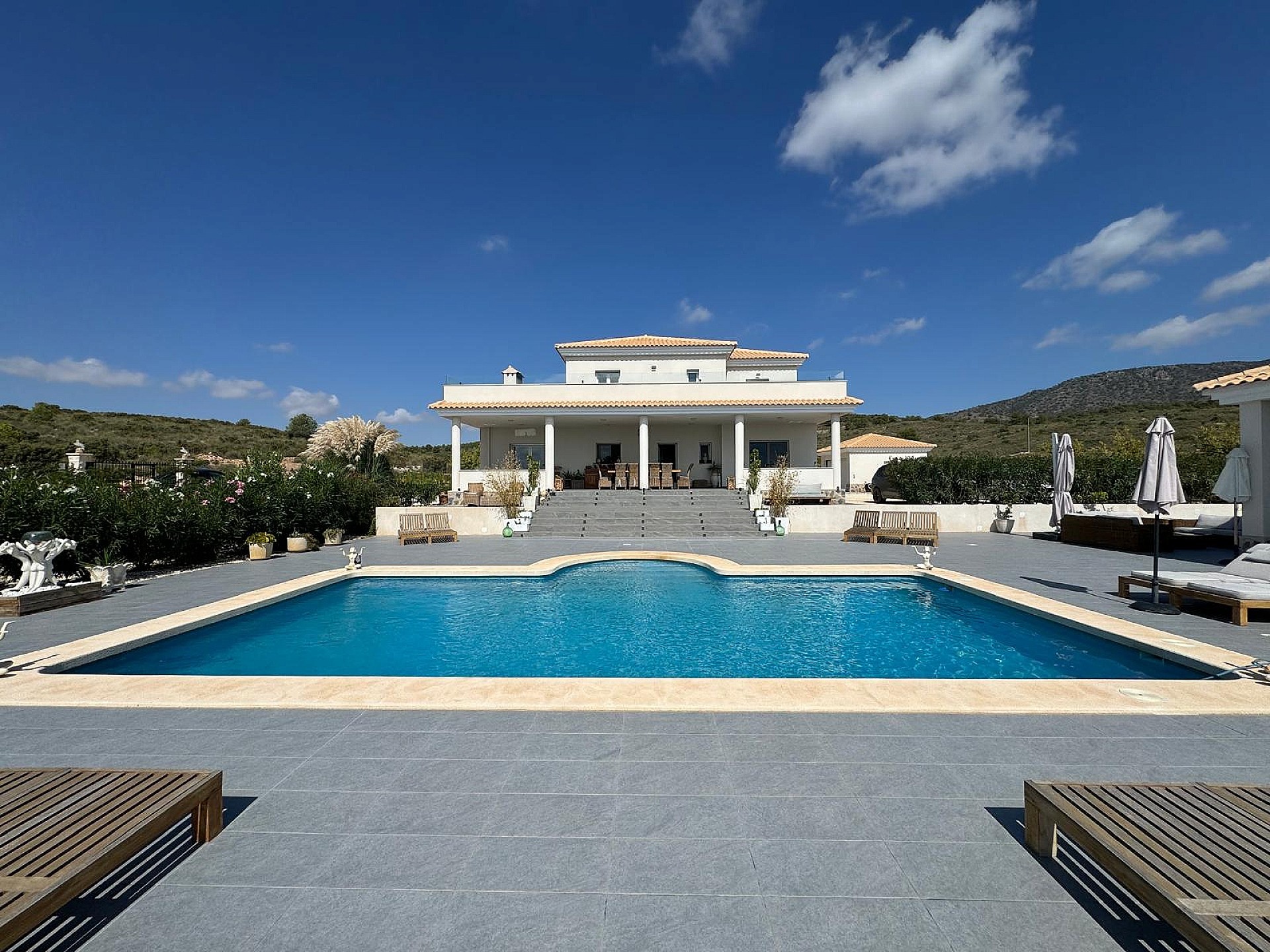 Luxurious Property in El Pinós (Ref: DOSI-3637)