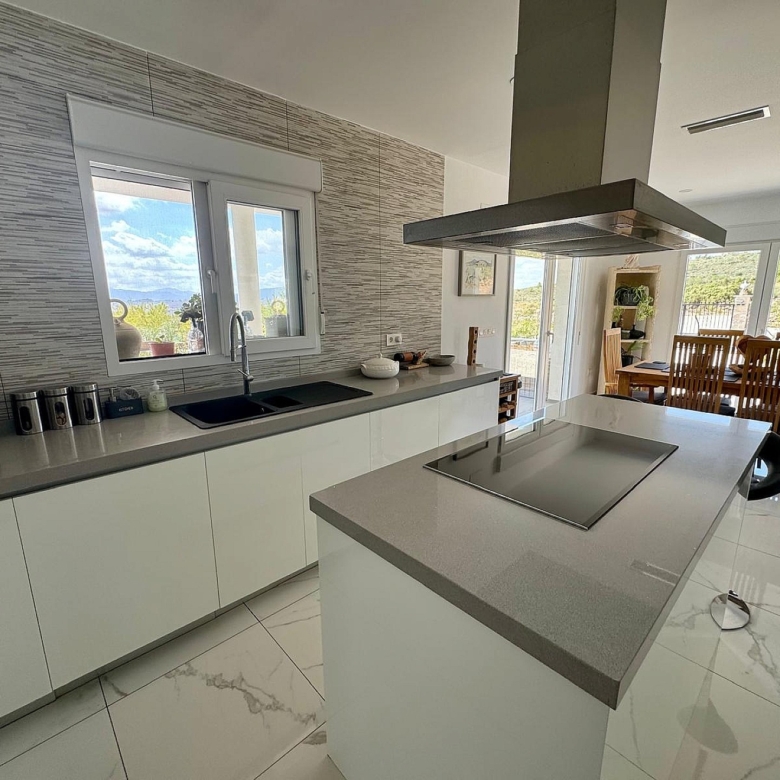 Luxurious Property in El Pinós (Ref: DOSI-3637)