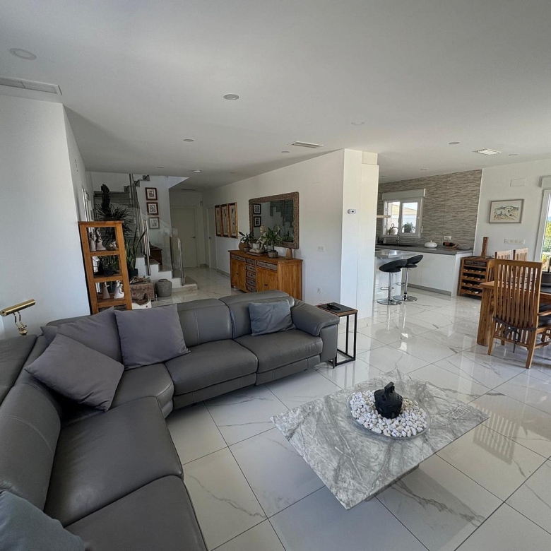 Luxurious Property in El Pinós (Ref: DOSI-3637)