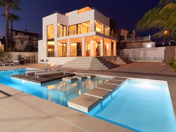 Luxurious Property in Torre La Mata (Ref: DOSI-1434)