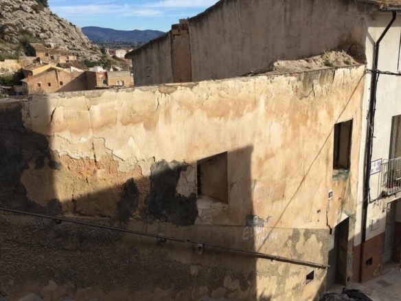 Land and Plots in Onil (Ref: NWD6028)