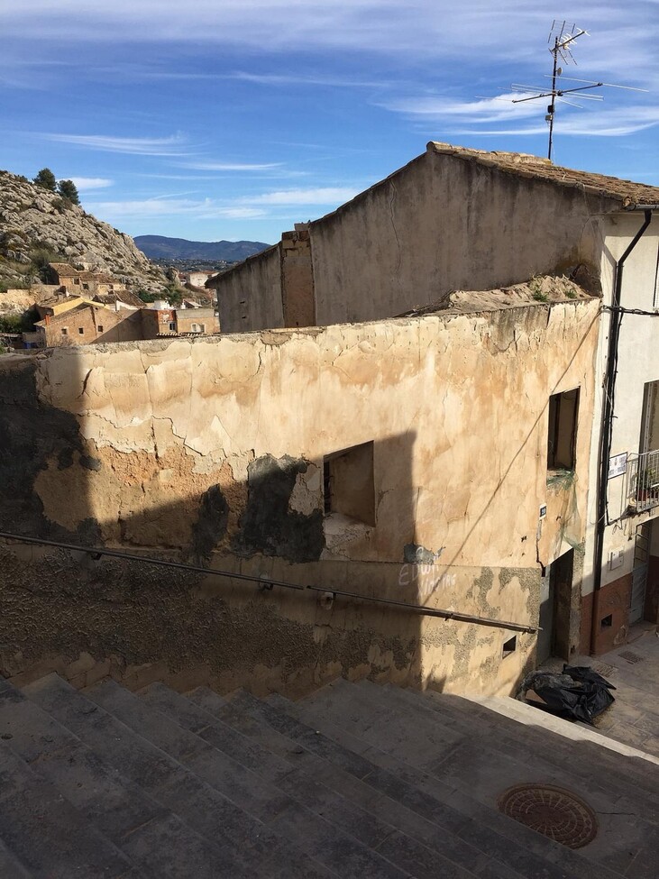Land and Plots in Onil (Ref: NWD6028)