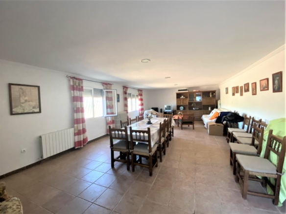 Country House in Sax (Ref: 18137)