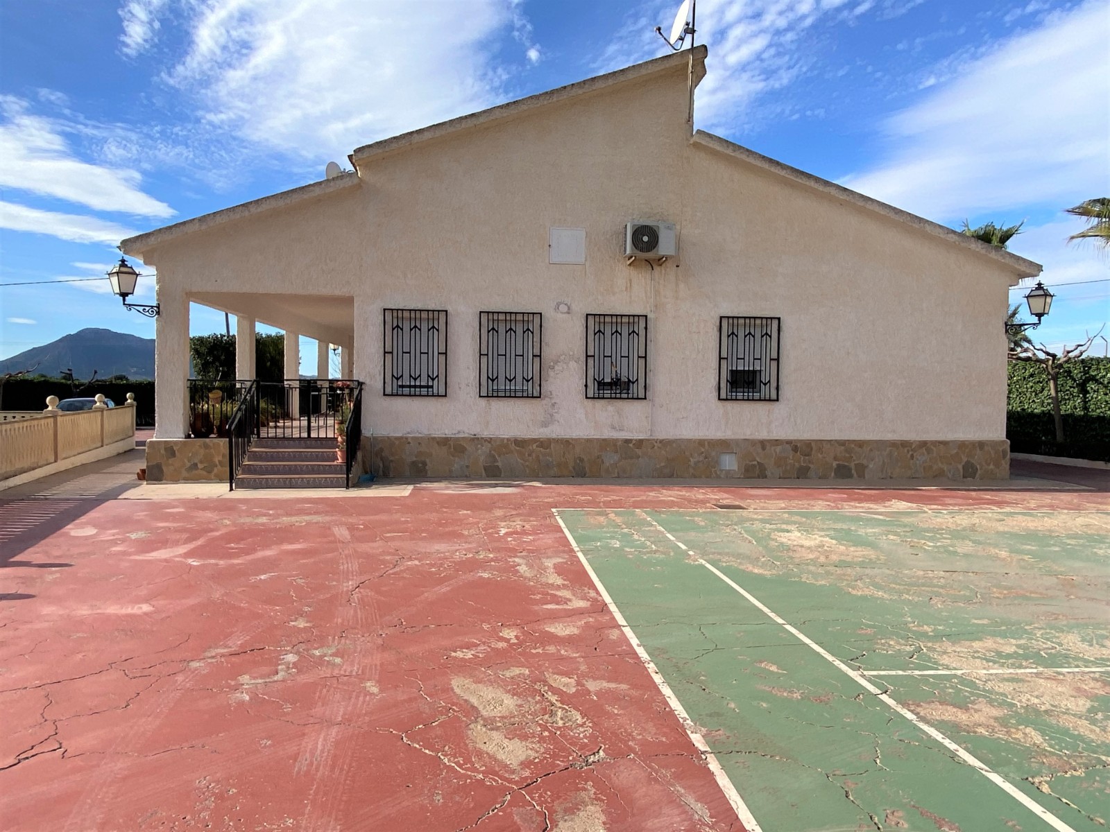 Country House in Sax (Ref: 18149)