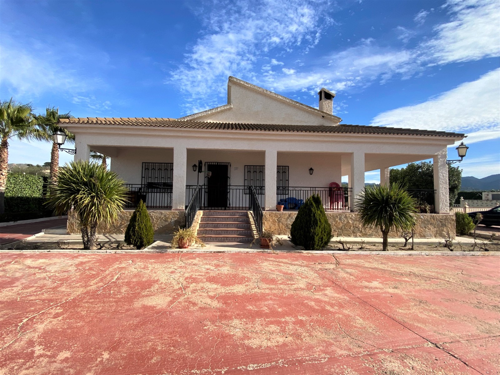 Country House in Sax (Ref: 18149)