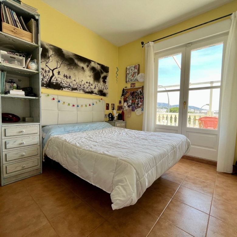 Townhouse in Sax (Ref: 23096)