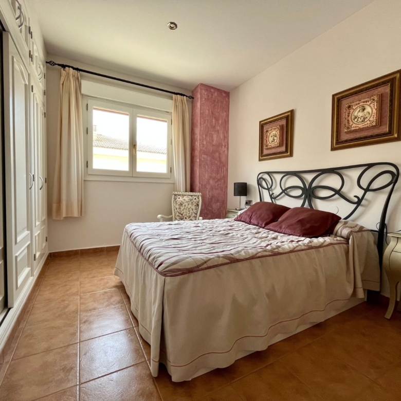 Townhouse in Sax (Ref: 23096)