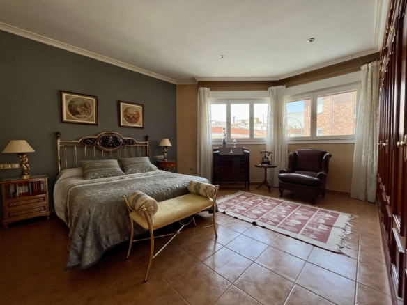 Townhouse in Sax (Ref: 23096)