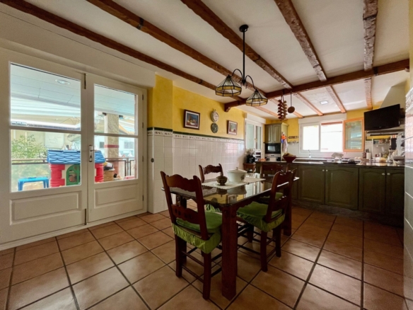 Townhouse in Sax (Ref: 23096)