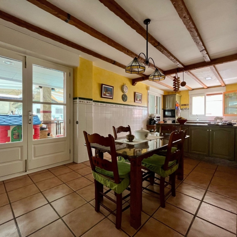 Townhouse in Sax (Ref: 23096)
