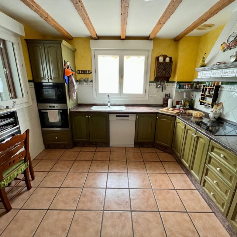 Townhouse in Sax (Ref: 23096)