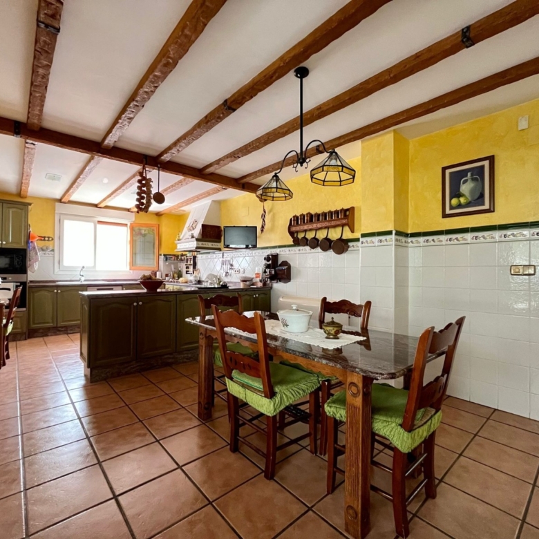 Townhouse in Sax (Ref: 23096)