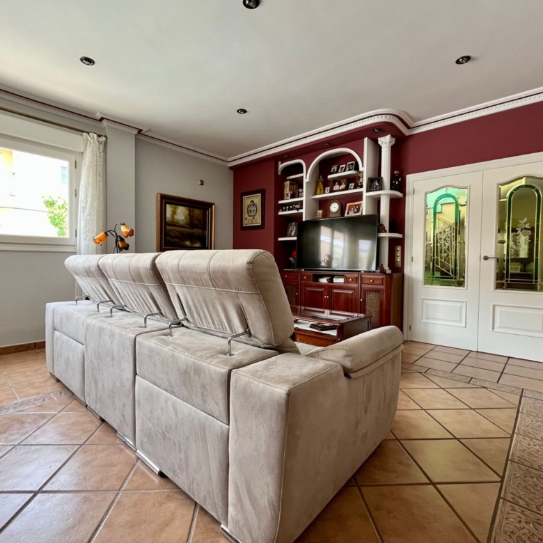 Townhouse in Sax (Ref: 23096)