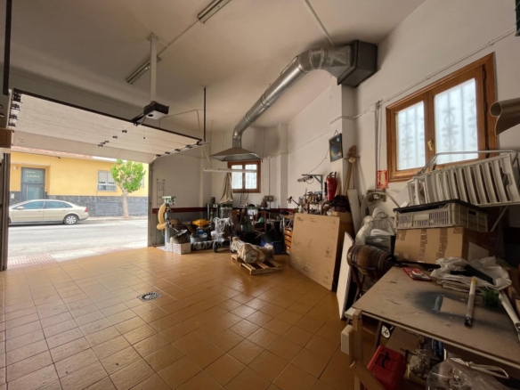 Townhouse in Sax (Ref: 23096)