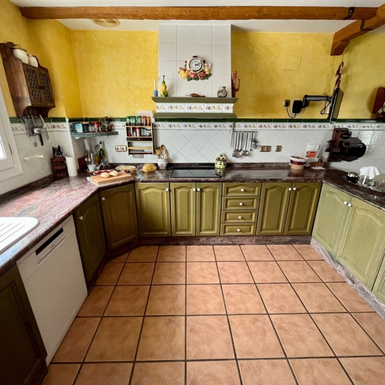Townhouse in Sax (Ref: 23096)