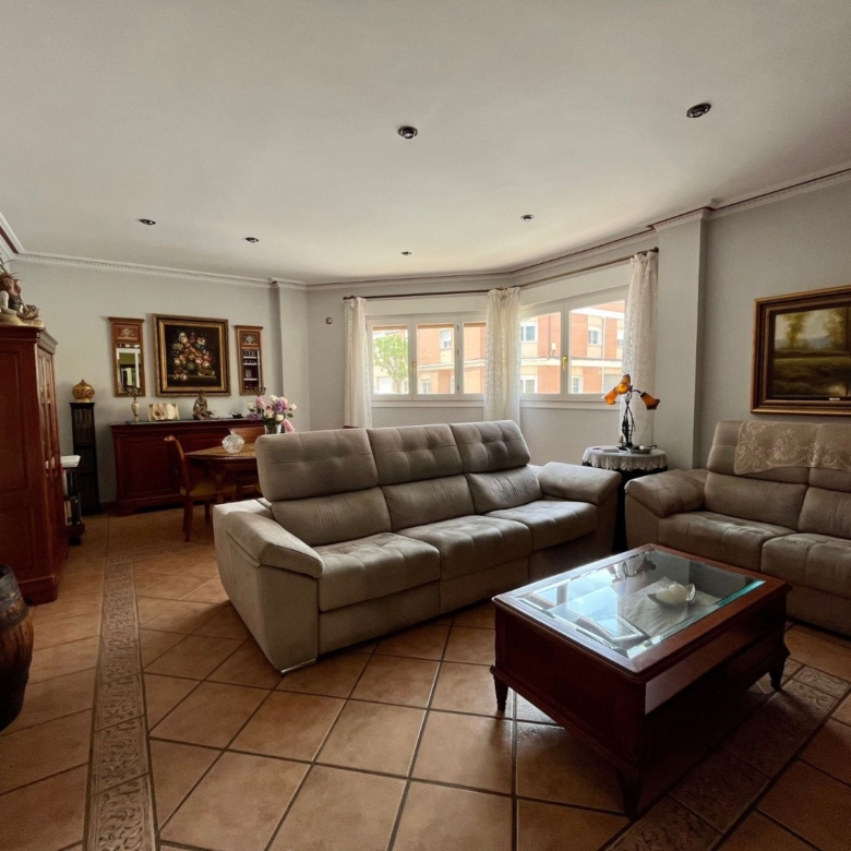 Townhouse in Sax (Ref: 23096)