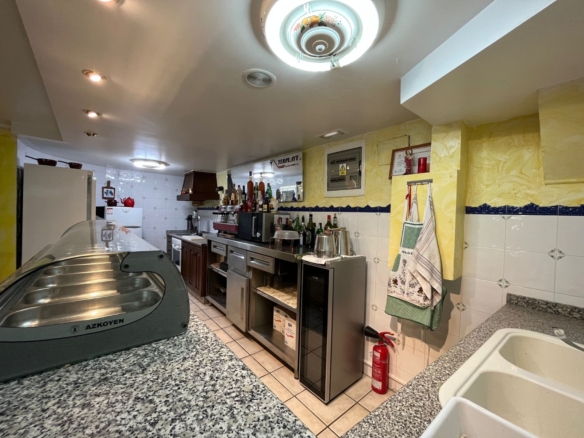 Townhouse in Sax (Ref: 23096)