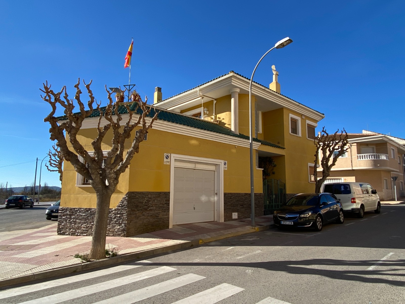 Townhouse in Sax (Ref: 23096)