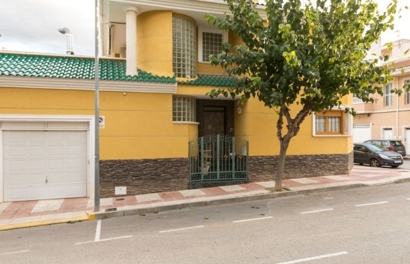 Townhouse in Sax (Ref: 23096)