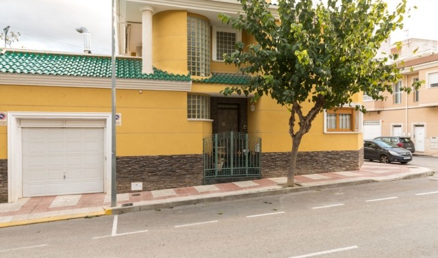 Townhouse in Sax (Ref: 23096)